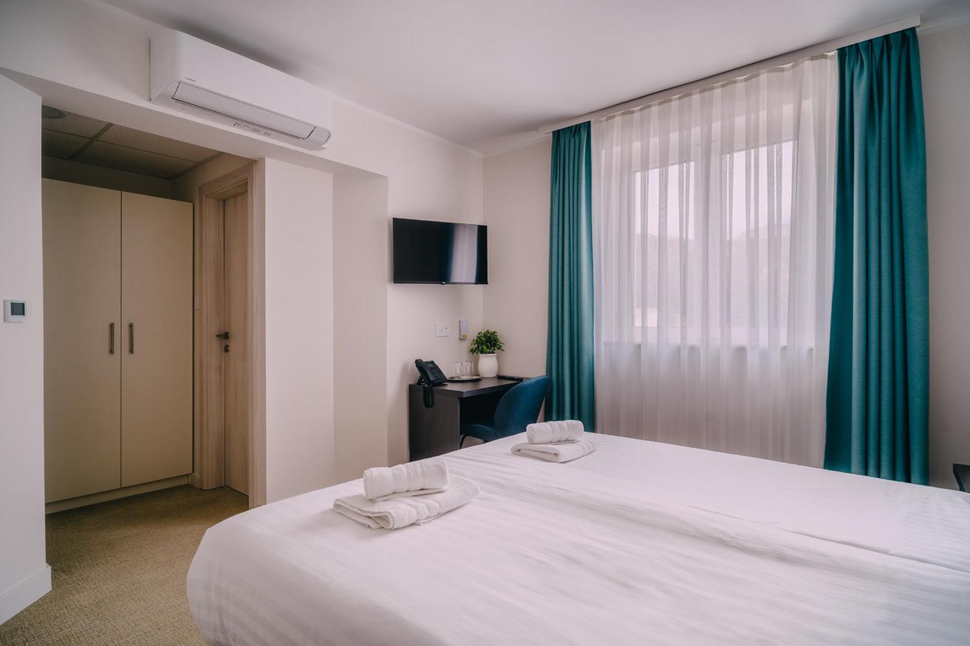 Kul In Ablana Hotel Jablanac Bagian luar foto